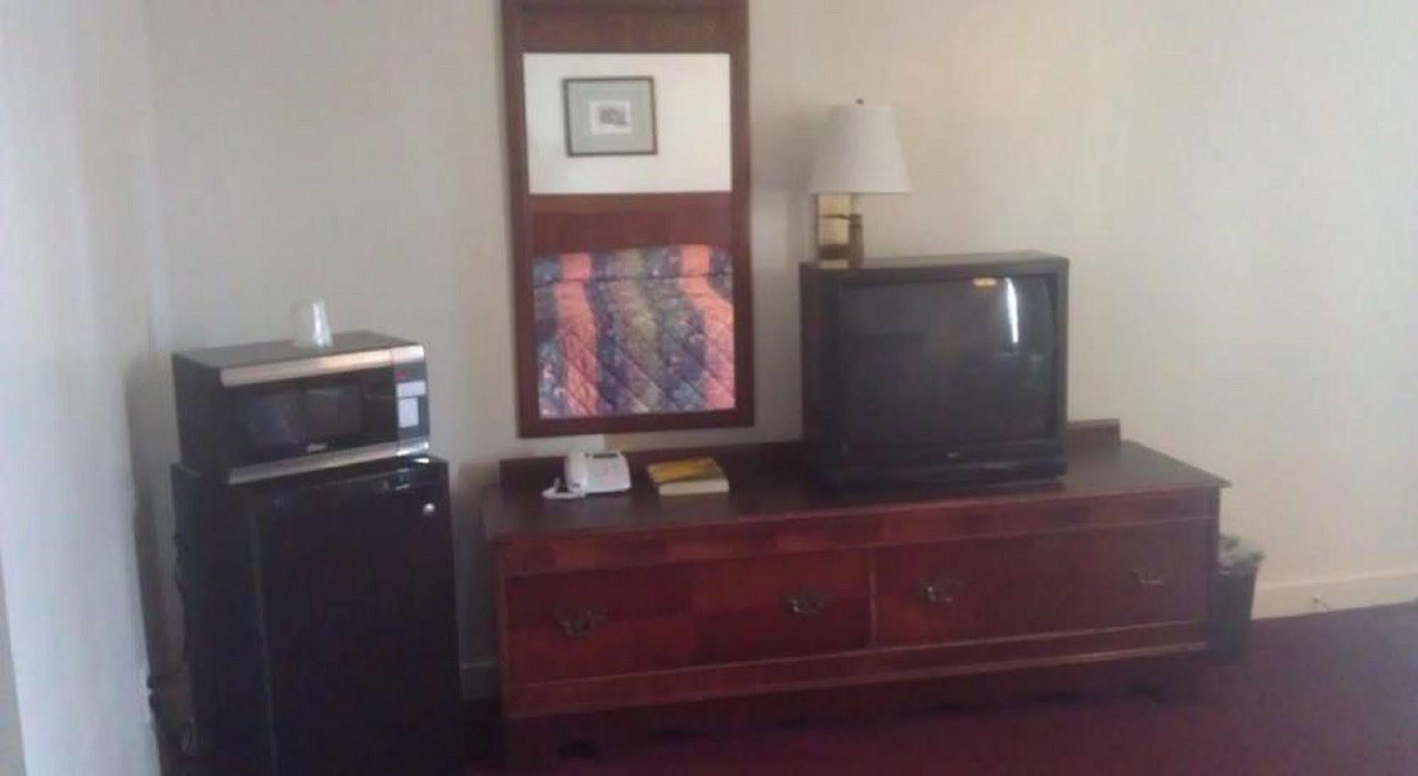 Bassett Motel วิลเลียมส์เบิร์ก ภายนอก รูปภาพ